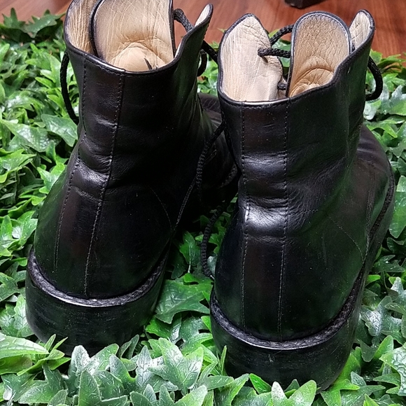 Mens black boots - Picture 2 of 5